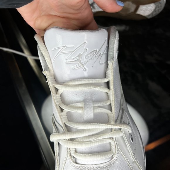 Jordan Old school III Size 6.5 white/Metallic Silver Released May 2010 - Picture 4 of 6